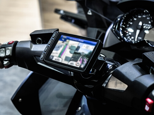 Jaka nawigacja na motocykl? Czy warto kupić specjalistyczne urządzenie?