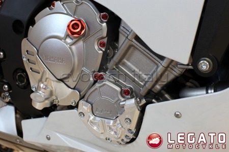 Prawa osłona silnika EVOTECH RC Yamaha srebrna