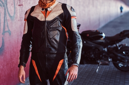 Jaki kombinezon motocyklowy? Sprawdź polecane modele