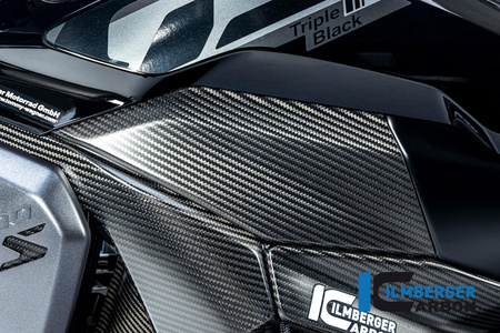 Osłona dolna zbiornika lewa (górna część) matowa carbon BMW R 1300 GS od 2023 ILMBERGER CM.TUL.033.R23GS