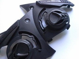 MOCOWANIE WIZJERA DO KASKU AIROH MOVEMENT