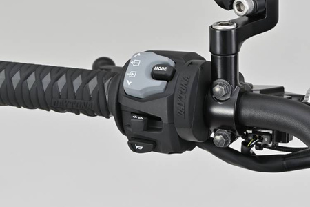 Daytona Źródło zasilania z portem USB typu C na smukłej obejmie do montażu na kierownicy motocykla 80400