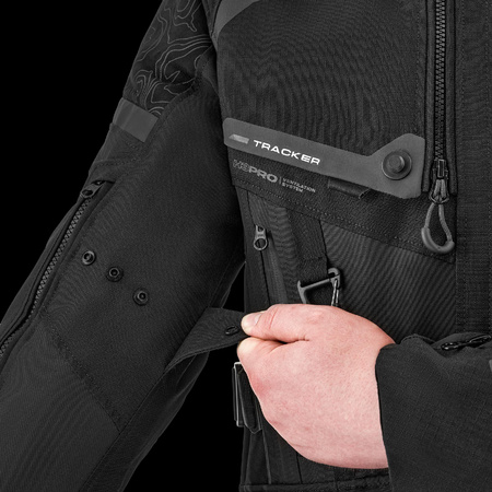 TRACKER MEN JKT BLK Shima