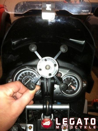 Uchwyt X-Grip™ montowany do ramy kierownicy