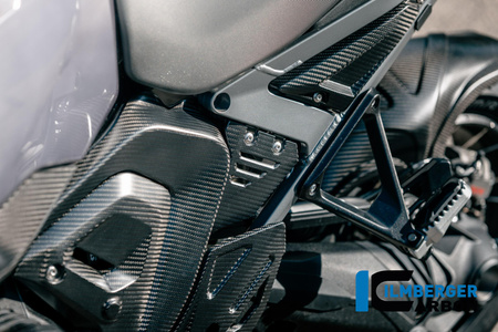 Pokrywa trójkątna przednia tylnej ramy lewa - carbon mat bmw R 1300 GS Adventure od 2024 ILMBERGER CM.RDL.009.24GSA