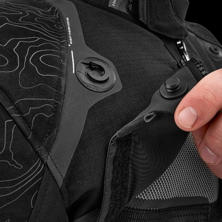 TRACKER MEN JKT BLK Shima