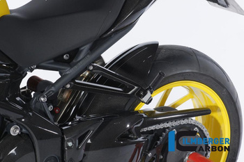 Osłona tylnego koła carbon do motocykla Triumph Speed Triple (2011–teraz) ILMBERGER KHO.002.TRSPT.K