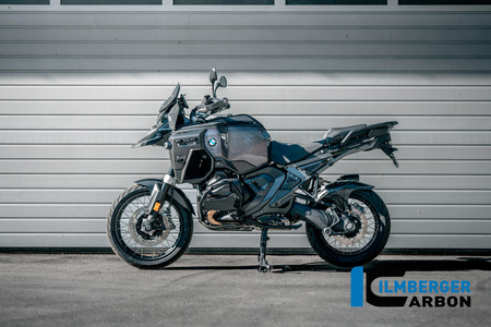 Pokrywa trójkątna przednia tylnej ramy lewa - carbon mat bmw R 1300 GS Adventure od 2024 ILMBERGER CM.RDL.009.24GSA