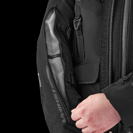 TRACKER MEN JKT BLK Shima