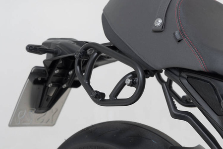 ZESTAW KUFRÓW BOCZNYCH URBAN ABS I STELAŻY SW-MOTECH 2X 165 L. YAMAHA XSR900 (21-)