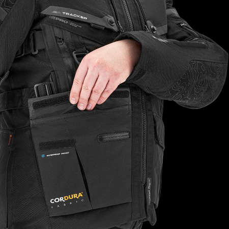 TRACKER MEN JKT BLK Shima