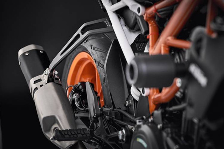 Evotech Performance uchwyt wydechu - KTM 390 Duke (2017 - 2023)