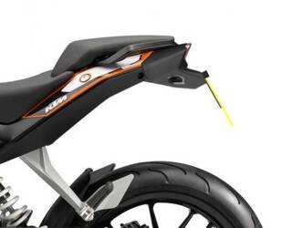 MOCOWANIE TABLICY REJESTRACYJNEJ KTM 390 DUKE (16)
