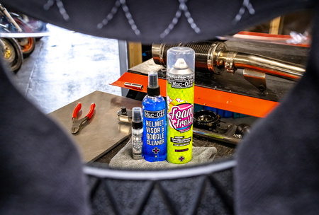 20803 - Zestaw do czyszczenia i zabezpieczenia kasku - Helmet Care Kit