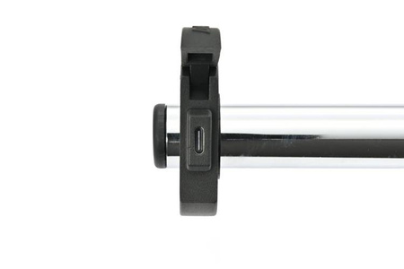 Daytona Źródło zasilania z portem USB typu C na smukłej obejmie do montażu na kierownicy motocykla 80400