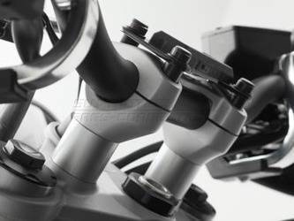 ZESTAW PODWYŻSZAJĄCY KIEROWNICĘ SILVER TRIUMPH STREET TRIPLE 675 (12-) SW-MOTECH