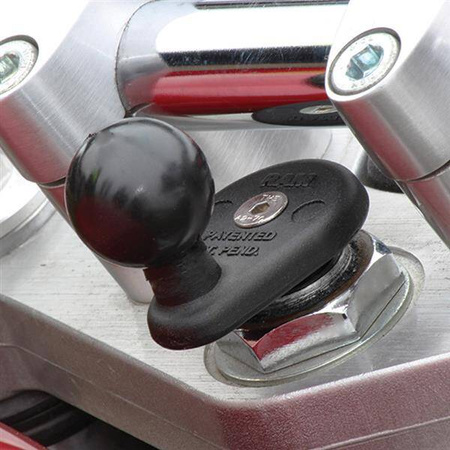 Podstawa montażowa montowana w trzon widelca w motocyklu