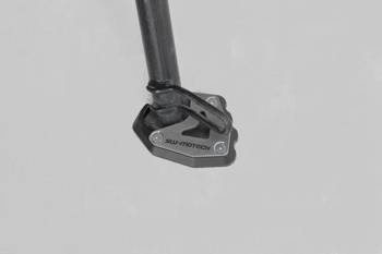 NAKŁADKA NÓŻKI BOCZNEJ SW-MOTECH TRIUMPH TRIDENT 660 (21-) BLACK/SILVER