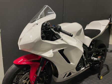MOTOCARBONS Owiewki Torowe wraz z osłoną zbiornika Honda CBR 600RR 2024-2025