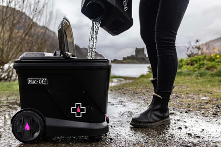 Muc-Off 21180 - Mobilna myjka ciśnieniowa + 1L Nano Tech Motorcycle Cleaner