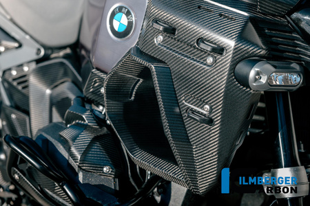 Osłona chłodnicy prawa z otworami pod bagażnik – carbon matowy BMW R 1300 GS Adventure (od 2024) ILMBERGER CM.FLR.023.24GSA