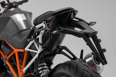 ZESTAW KUFRÓW BOCZNYCH URBAN ABS I STELAŻY SW-MOTECH KTM 1290 SUPER DUKE R (16-) BLACK 2X165L