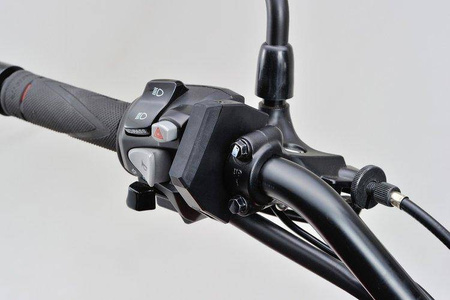 Daytona Źródła zasilania z 1 portem USB na smukłej obejmie do montażu na kierownicy motocykla 89371
