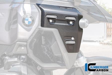 Osłona chłodnicy prawa z otworami pod bagażnik – carbon matowy BMW R 1300 GS Adventure (od 2024) ILMBERGER CM.FLR.023.24GSA