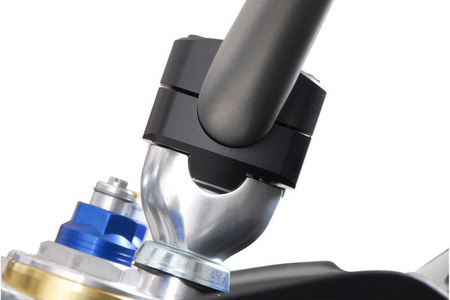 PRZEJŚCIÓWKA KIEROWNICY Z 22 NA 28MM SW-MOTECH