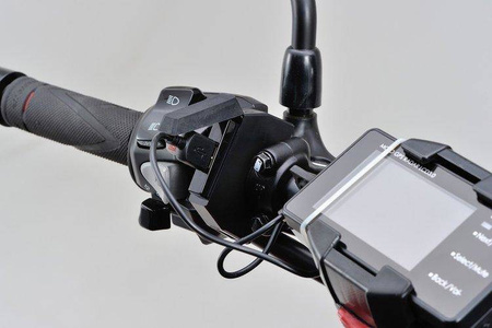Daytona Źródła zasilania z 1 portem USB na smukłej obejmie do montażu na kierownicy motocykla 89371