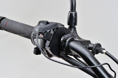 Daytona Źródła zasilania z 1 portem USB na smukłej obejmie do montażu na kierownicy motocykla 89371