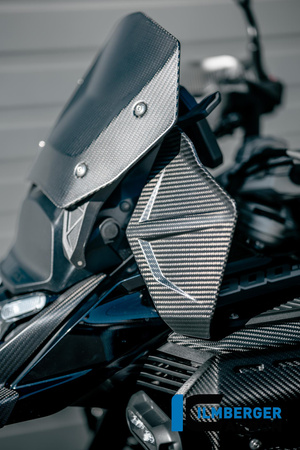Deflektor lewy owiewki szyby - matowy carbon BMW R 1300 GS Adventure (od 2024) ILMBERGER CM.WAL.020.24GSA