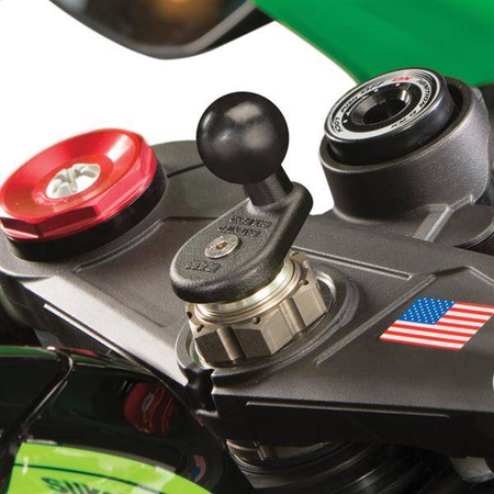 Podstawa montażowa montowana w trzon widelca w motocyklu