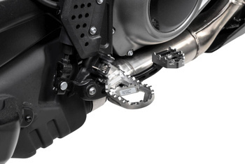 Długodystansowe, obniżone podnóżki *WORKS* do Harley-Davidson RA1250 Pan America