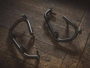 STELAŻ BOCZNY SLC PRAWY SW-MOTECH THRUXTON BONNEVILLE/T100 BLACK