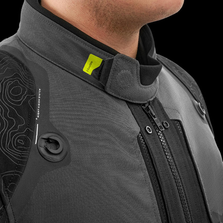 TRACKER MEN JKT GREY Shima