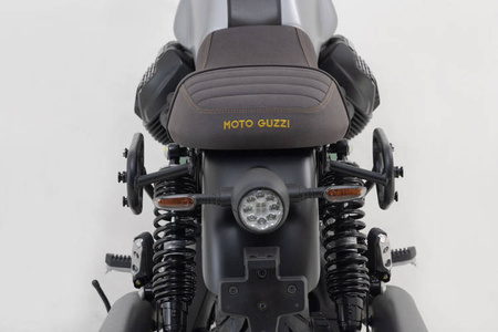 ZESTAW SAKW I STELAŻY LEGEND GEAR LC SW-MOTECH MOTO GUZZI V7 IV SPECIAL/STONE (20-)