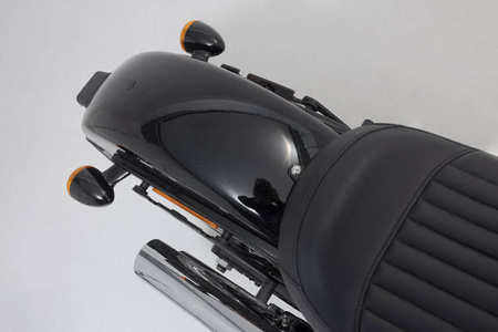 ZESTAW SAKW I STELAŻY LEGEND GEAR LH1/LH1 SW-MOTECH 2X195L SOFTAIL STRBOB (17-) STANDARD (20-)