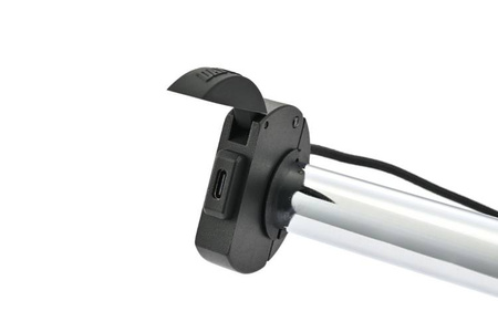 Daytona Źródło zasilania z portem USB typu C na smukłej obejmie do montażu na kierownicy motocykla 80400