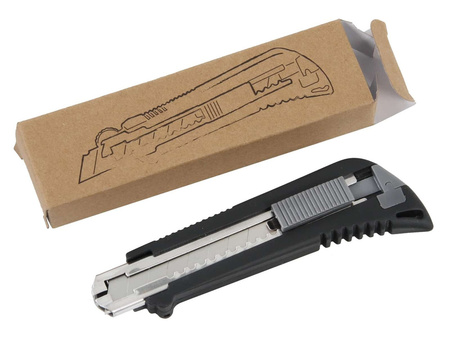 Cutter carpet knife with 4 blades