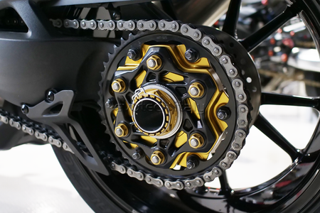 EVOTECH RC Zestaw mocujący zębatkę tylną  Triumph Speed Triple 1200 RS 2021-2025