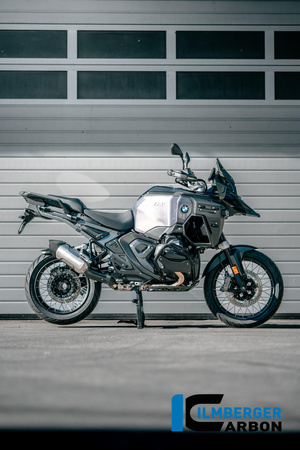 Osłona wylotu powietrza prawa - carbon mat bmw r 1300 gs adventure (od 2024) ILMBERGER CM.LAR.017.24GSA