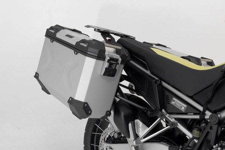 ZESTAW KUFRÓW BOCZNYCH TRAX ION I STELAŻY SW-MOTECH KAWASAKI KLR 650 (22-) 45/37L SILVER