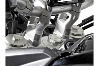 ZESTAW PODWYŻSZAJĄCY KIEROWNICĘ SW-MOTECH 20 MM. SILVER -TRIUMPH TIGER 800XC (11-)