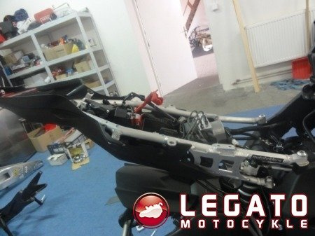 Stelaż tylny sportowy Motoholders Yamaha YZF R1/ 15-16 czarny