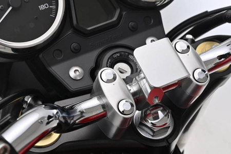 Aluminiowy wspornik z zaciskiem 22.2mm srebrny              