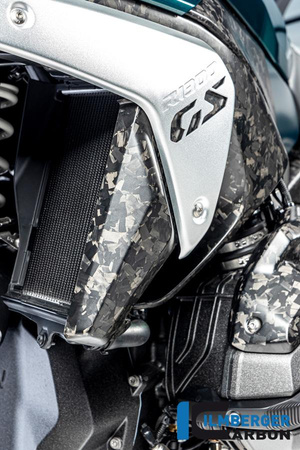 Osłona wlotu powietrza lewa – matt black diamond carbon BMW R 1300 GS od 2023 ILMBERGER BM.LAL.018.R23GS