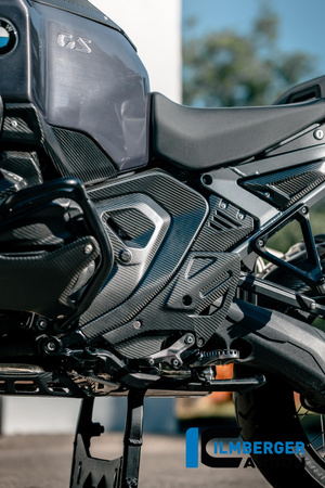 Ochraniacz lewego podnóżka - matowy carbon BMW R 1300 GS Adventure (od 2024) ILMBERGER CM.FSL.001.24GSA
