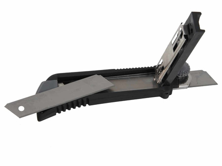 Cutter carpet knife with 4 blades